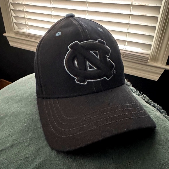 UNC Tarheels Med Fitted Hat - Picture 1 of 3